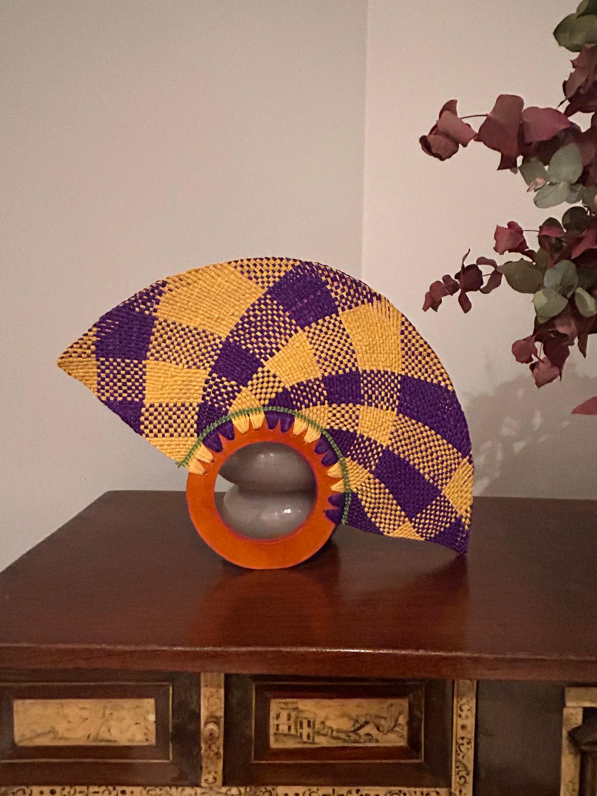 Abanico "Muiscas" bicolor morado y butterscotch