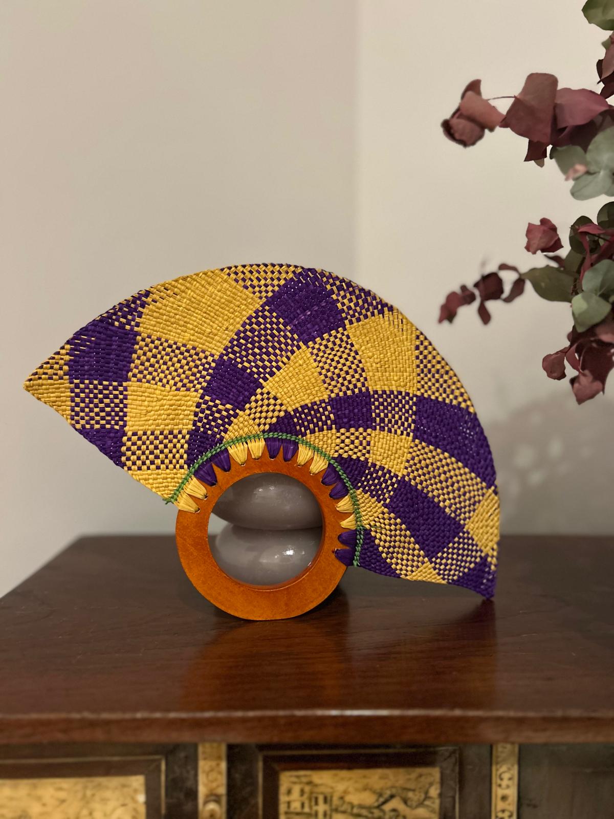 Abanico "Muiscas" bicolor morado y butterscotch