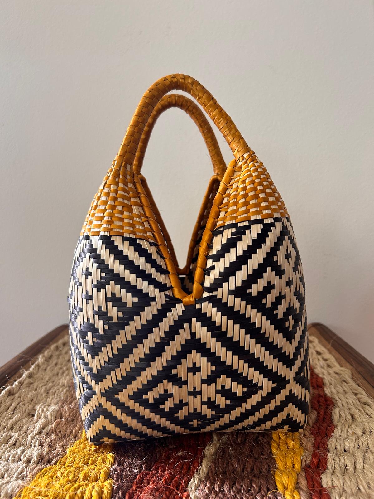 Bolso "Brunita" negro asa amarillo