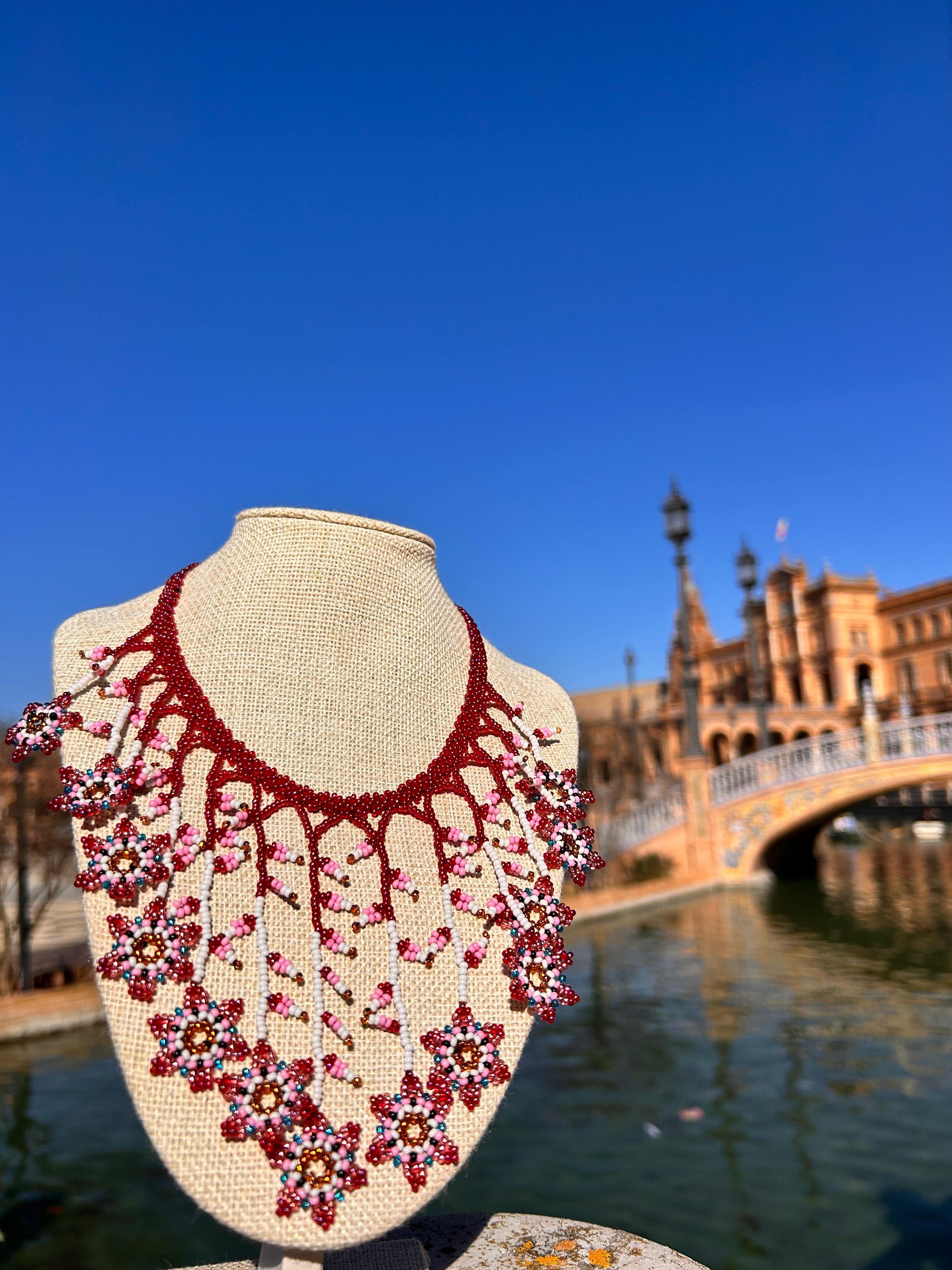Collar "Cascada de flores" rosa & fucsia.