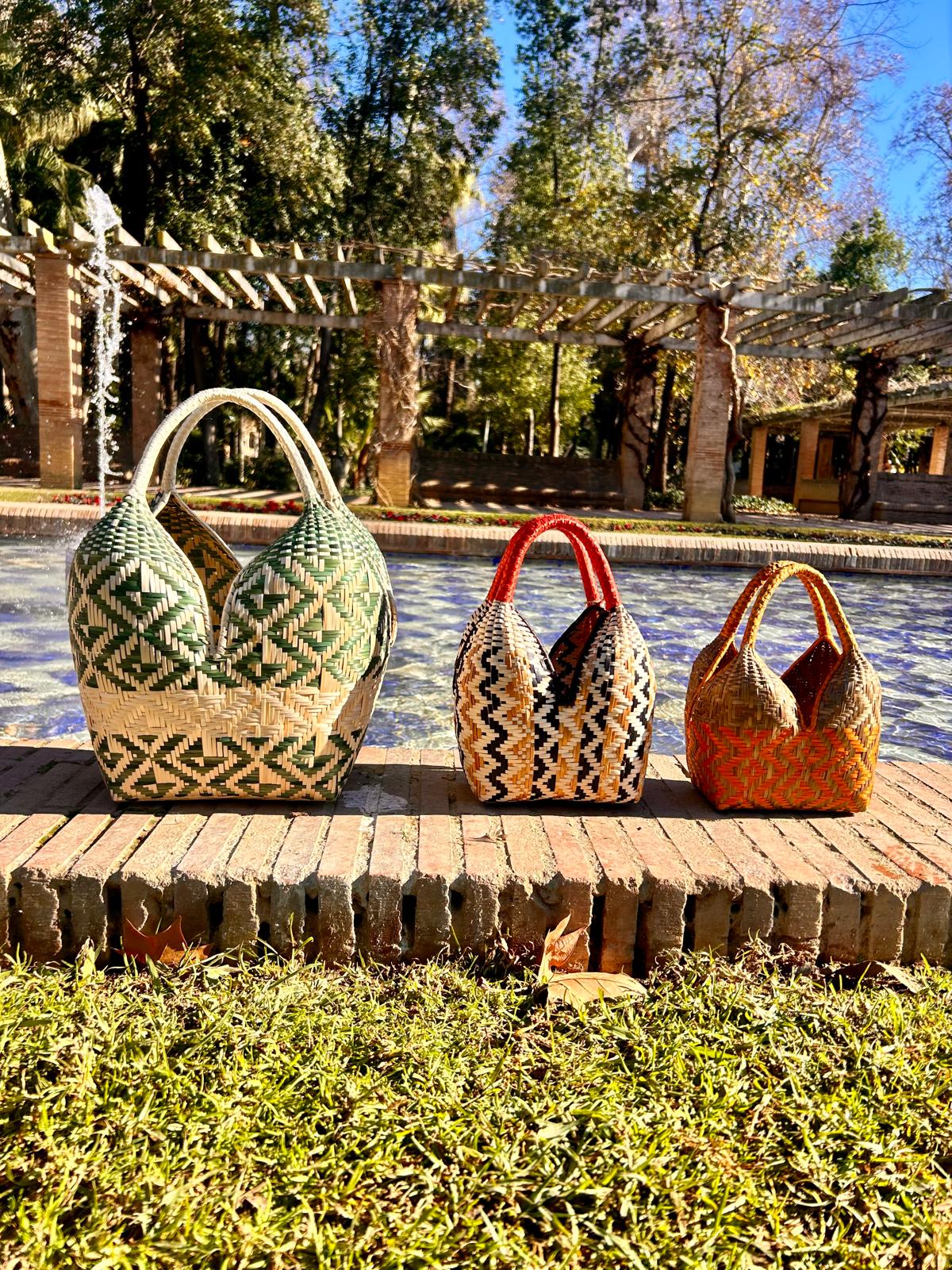 Bolso "Mini Brunita" triángulos gris verdoso