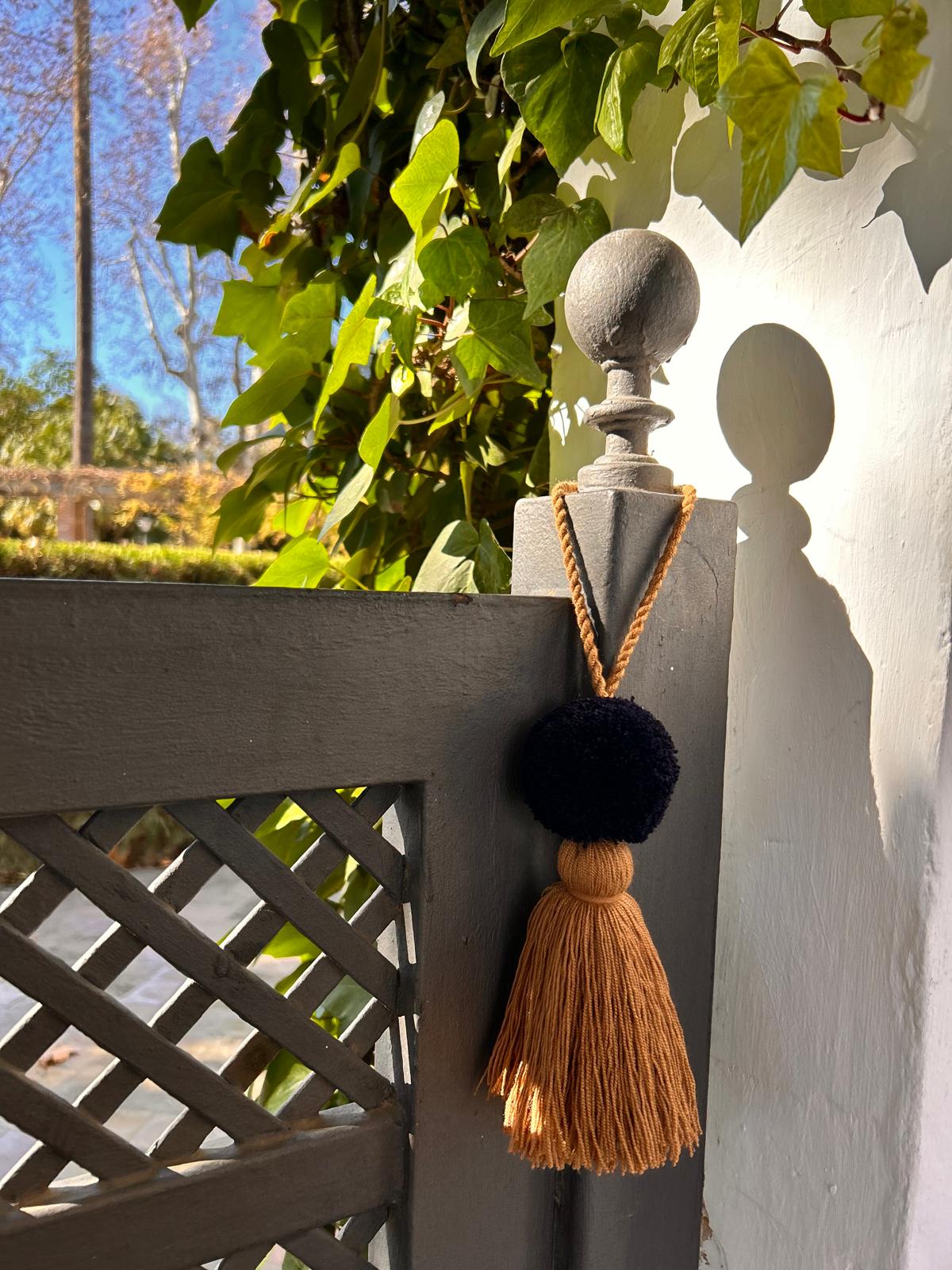 Borlón negro y beige