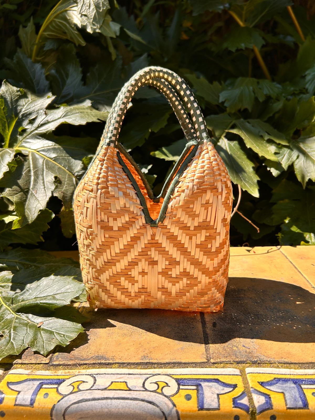 Bolso "Mini Brunita" natural y asa verdosa
