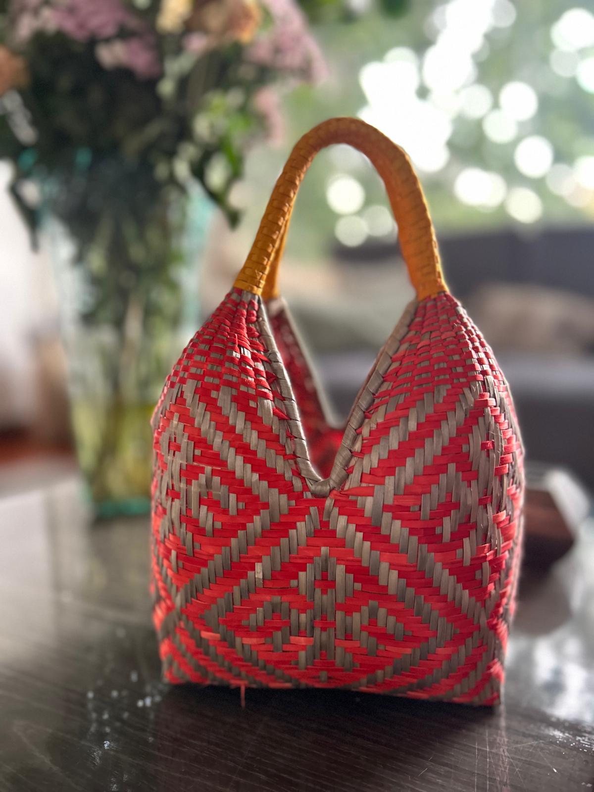Bolso "Brunita" rojo anaranjado con asa amarilla