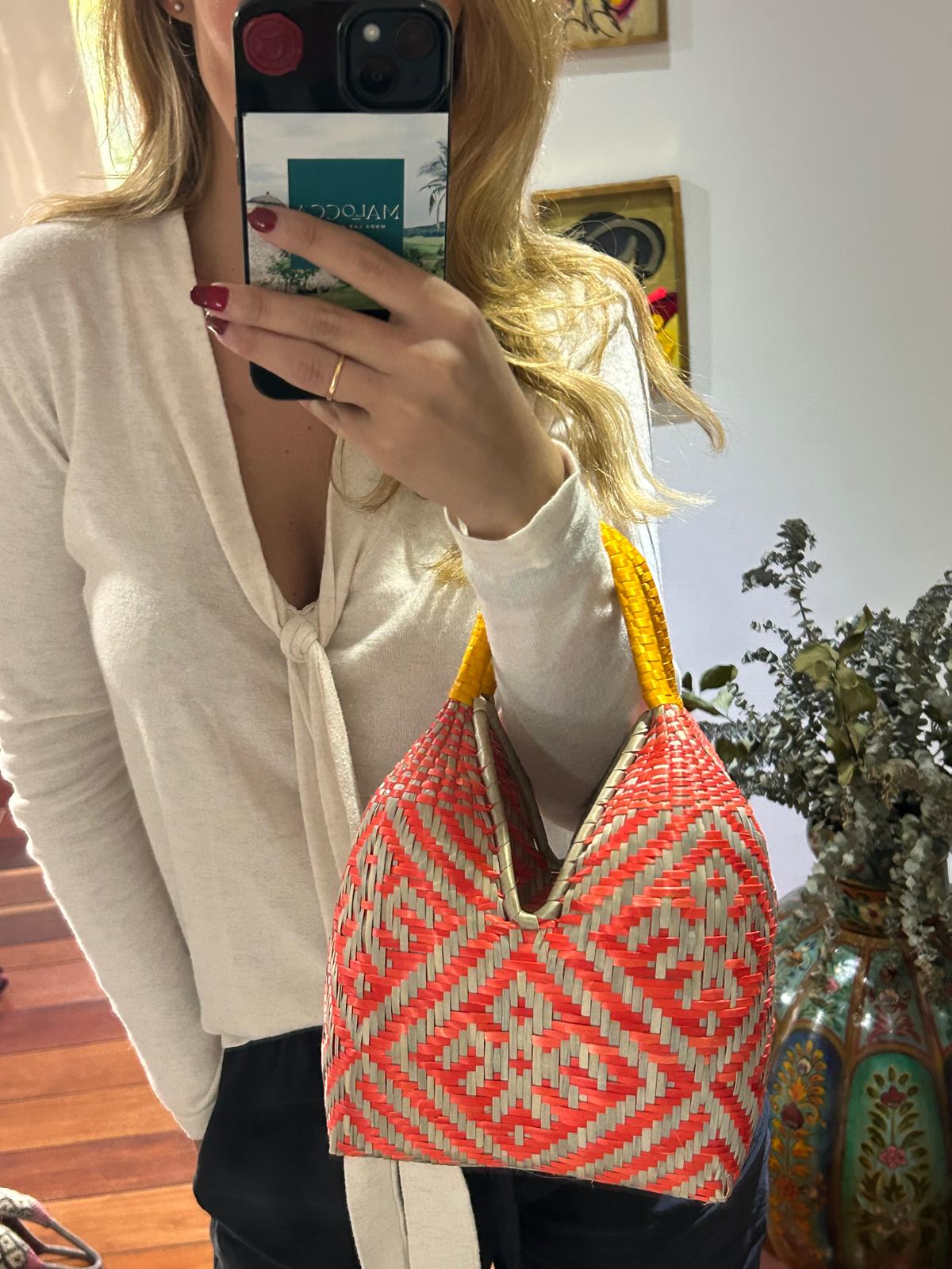 Bolso "Brunita" rojo anaranjado con asa amarilla