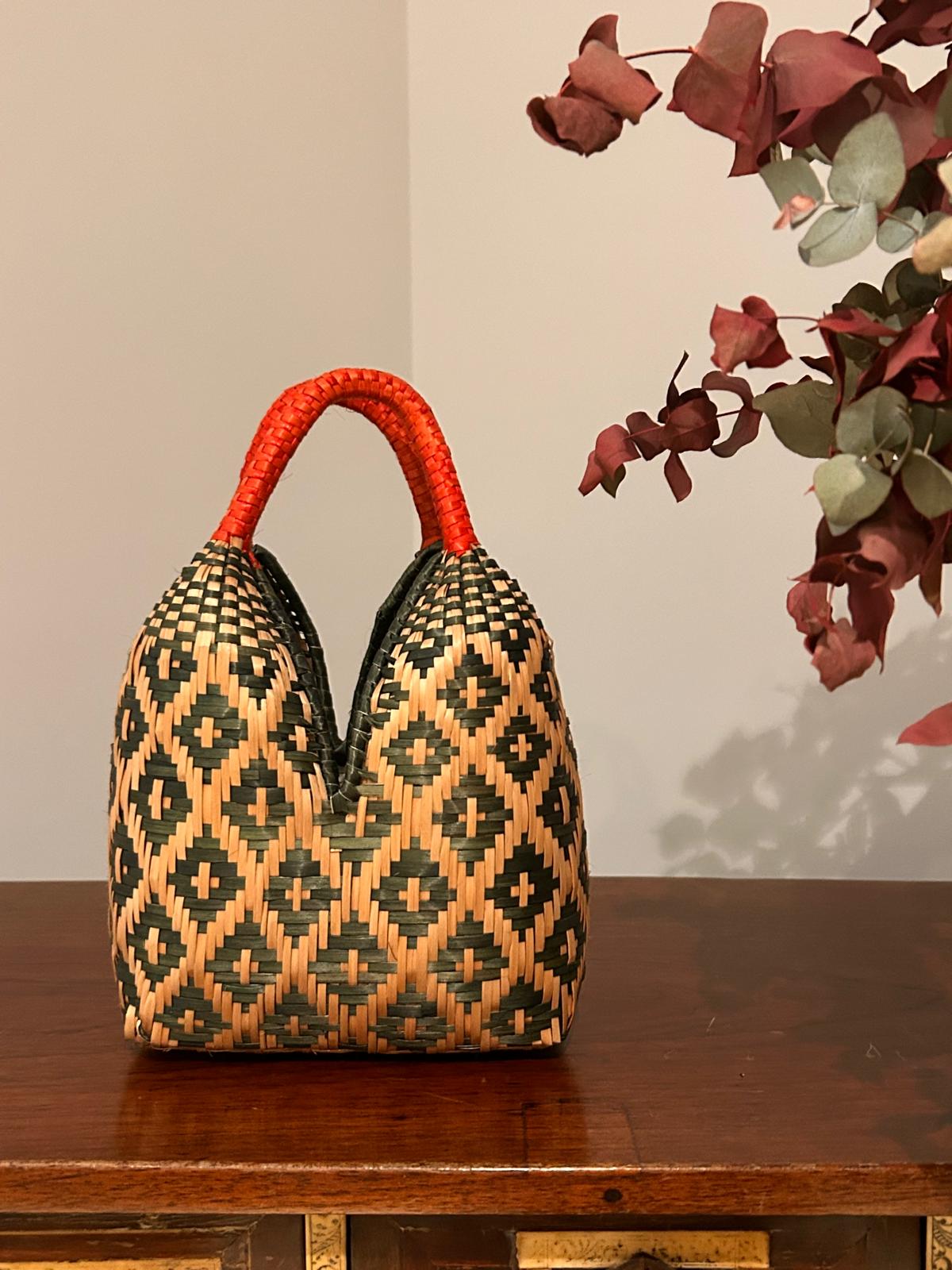 Bolso "Brunita" verde con asa roja