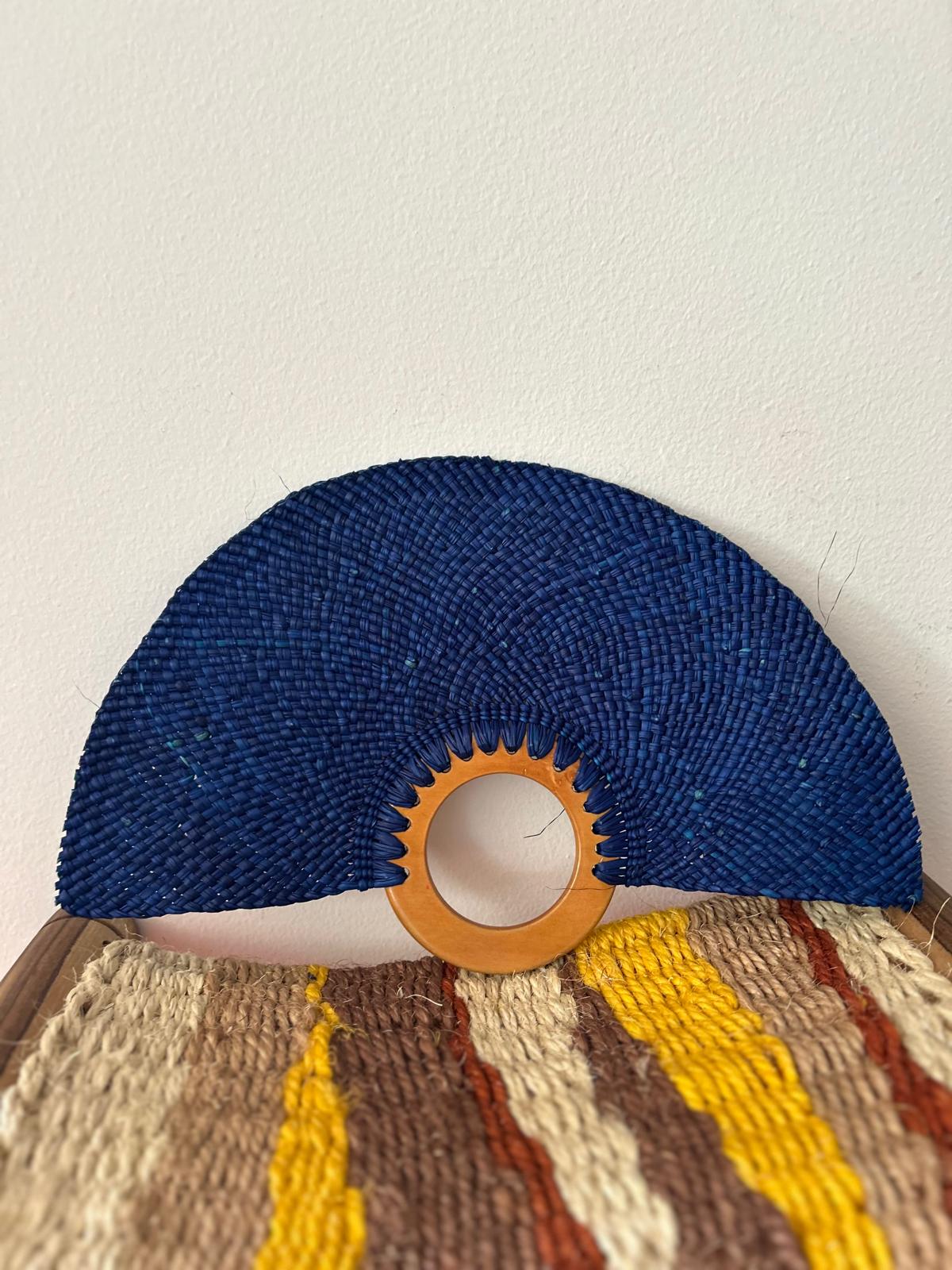 Abanico "Muiscas" azul klein