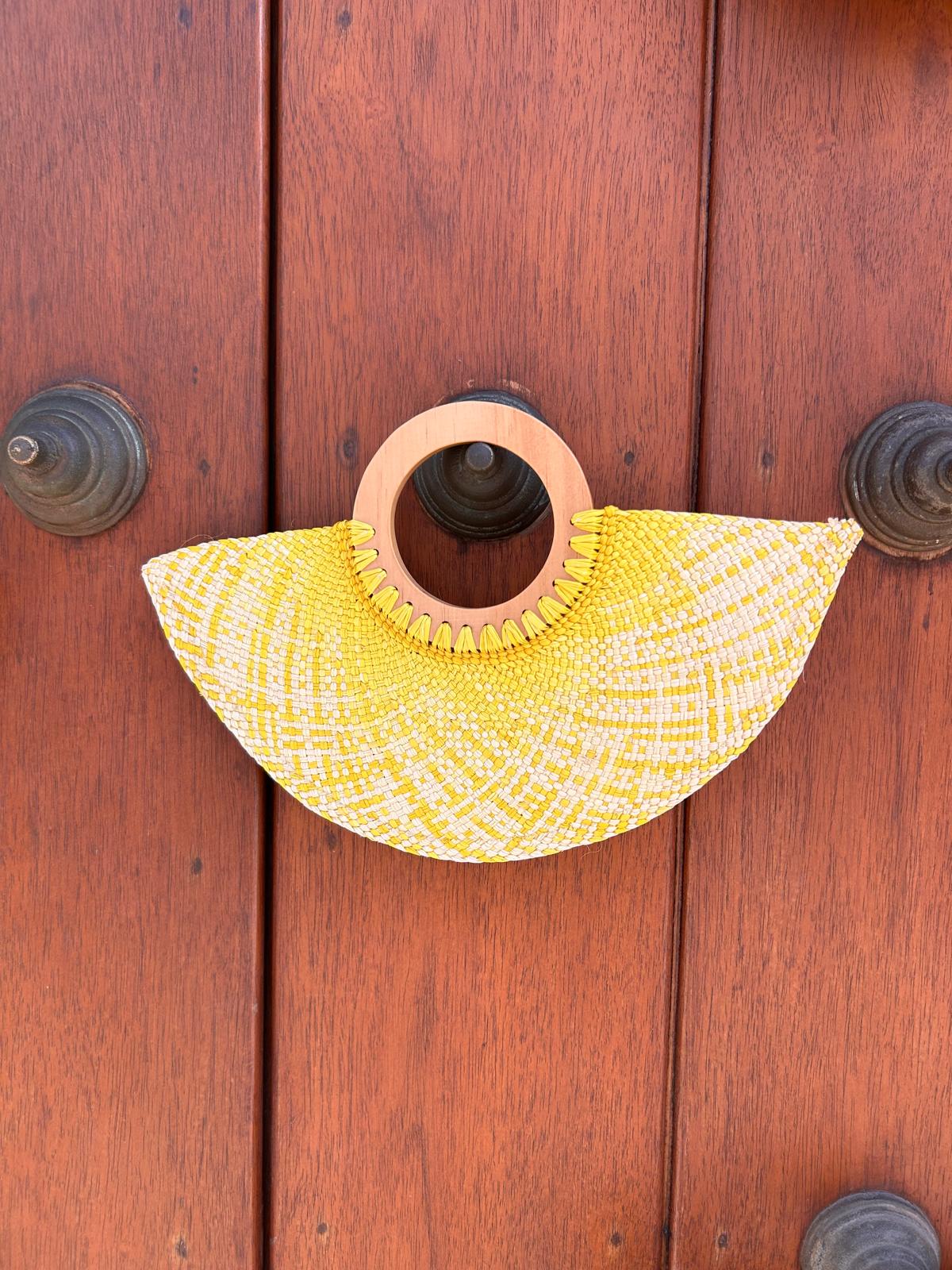 Abanico "Muiscas" bicolor natural y amarillo