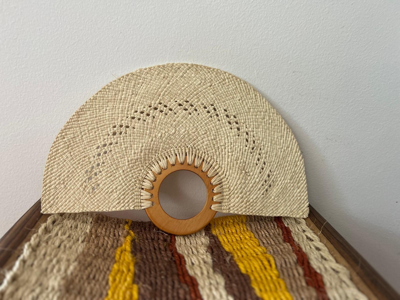 Abanico "Muiscas" crudo cenefa