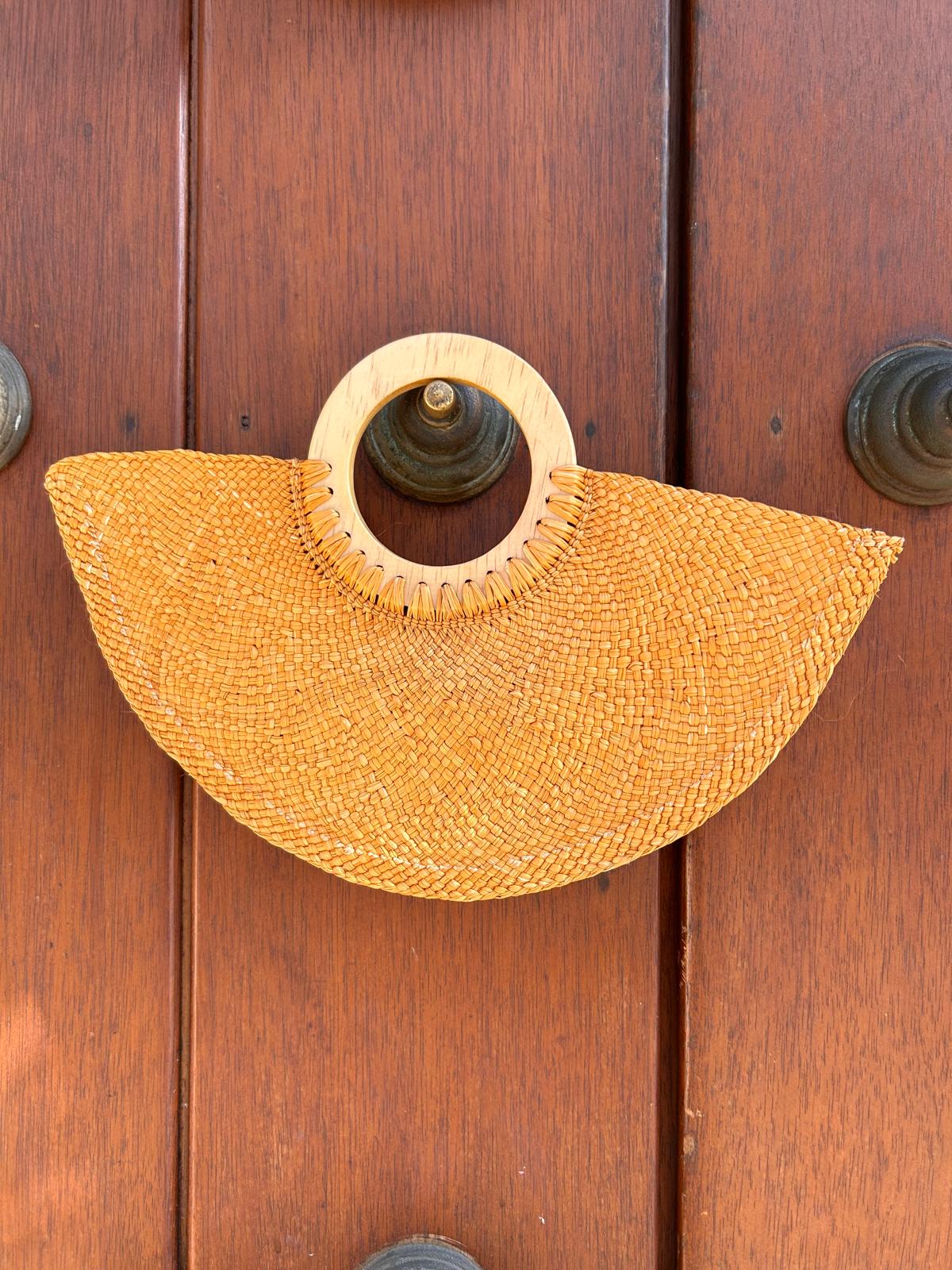 Abanico "Muiscas" naranja suave