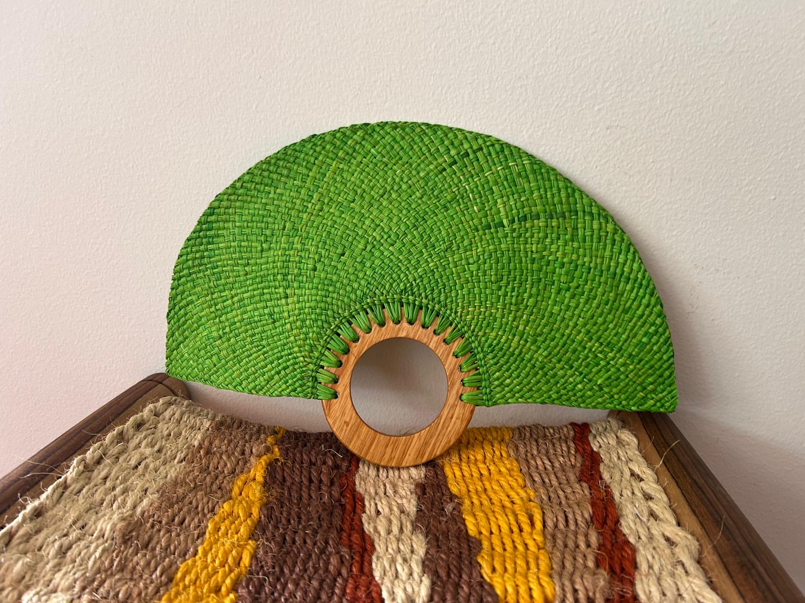 Abanico "Muiscas" verde neón