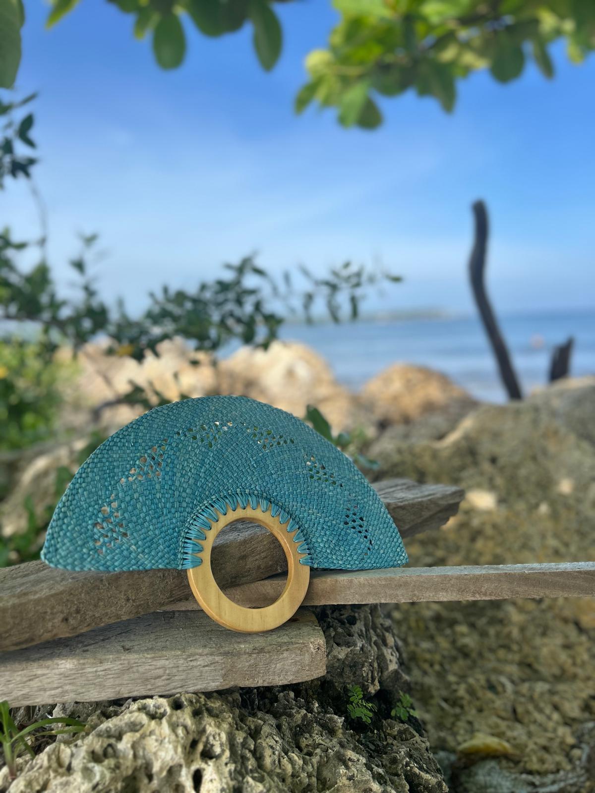 Abanico "Muiscas" celeste