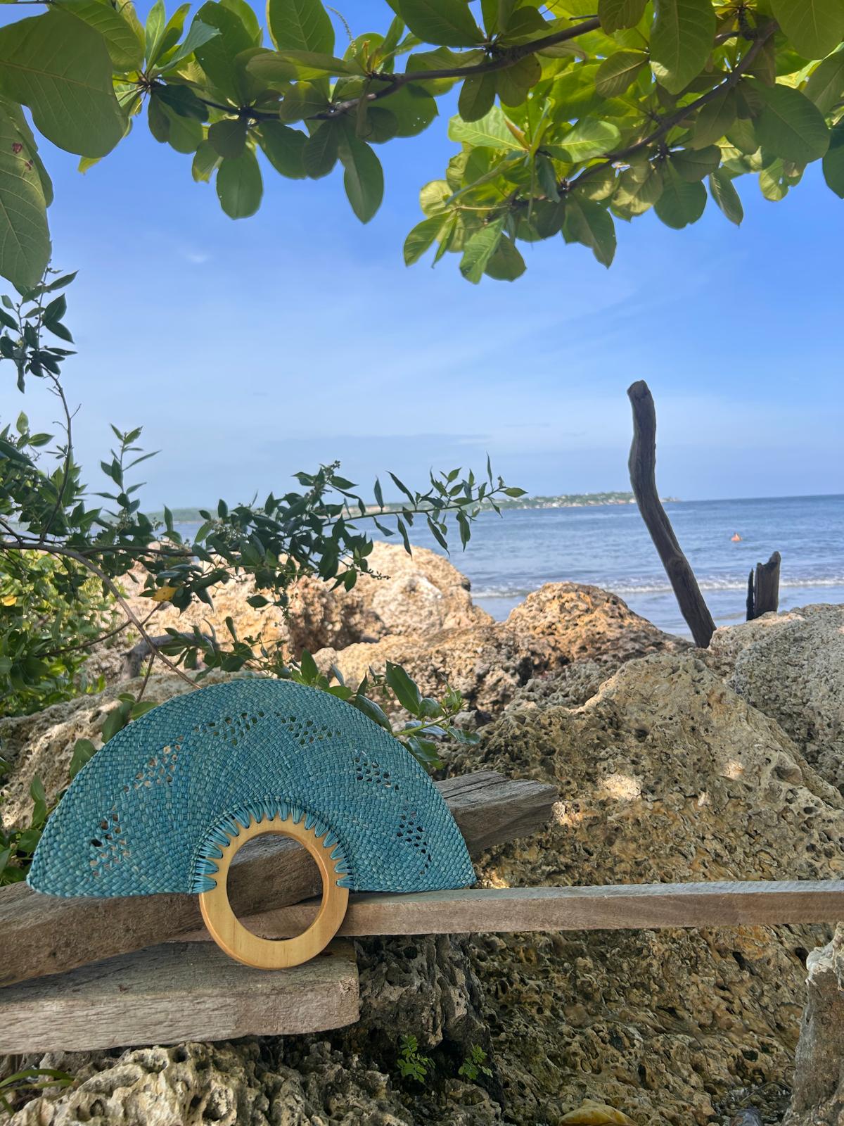 Abanico "Muiscas" celeste