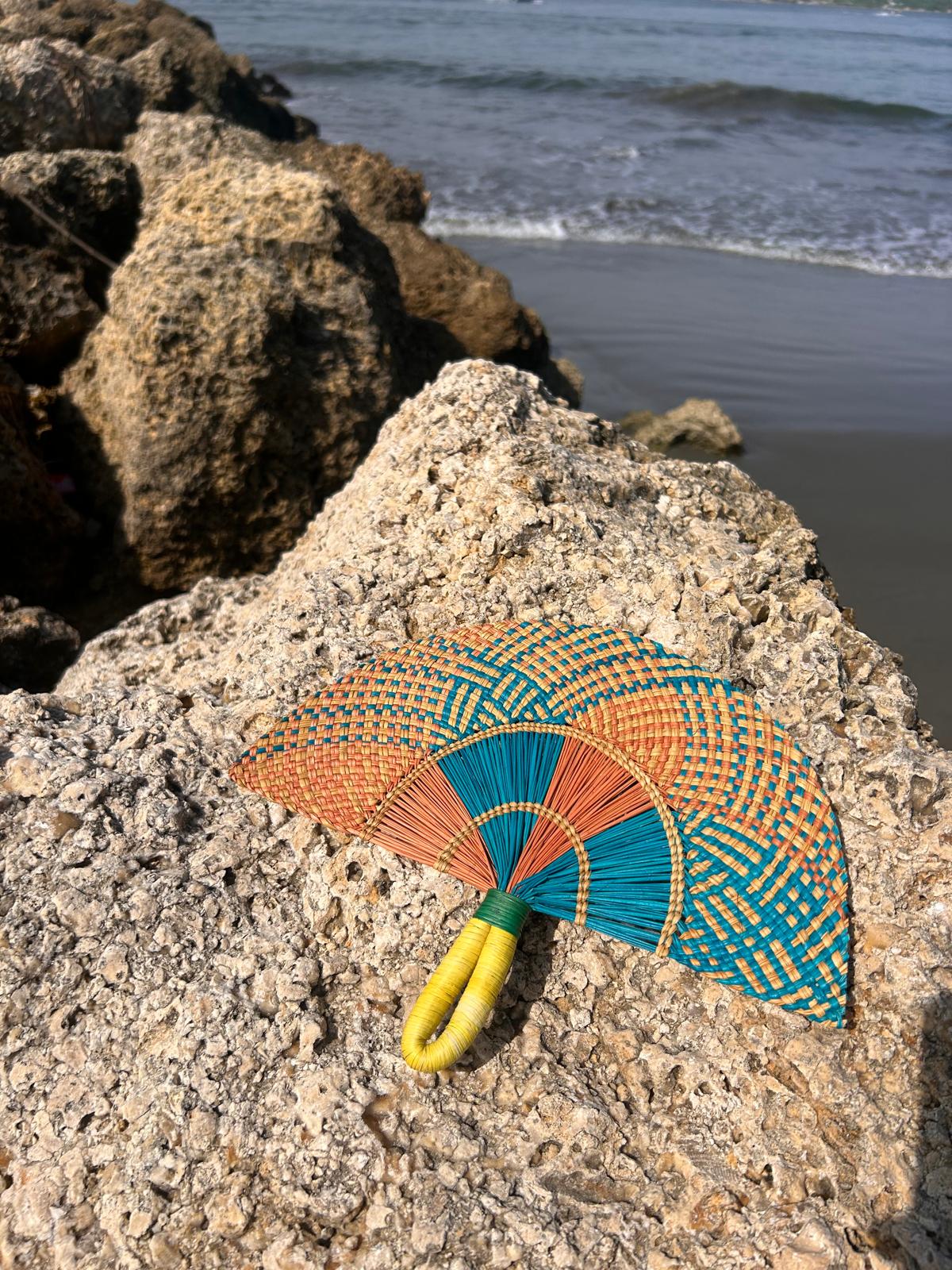 Abanico "Tunja" coral y azul