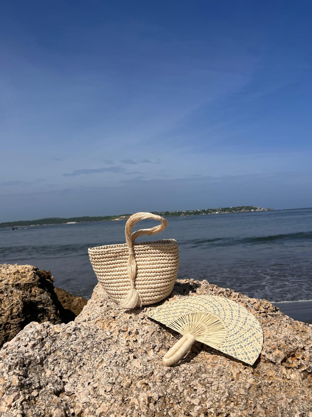 Abanico "Tunja" blanco y celeste