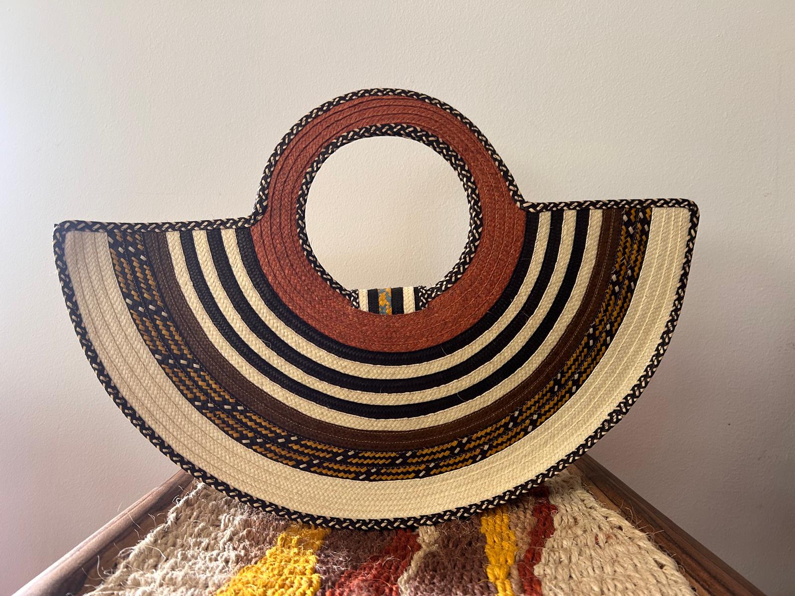 Bolso "Guatapé" fresón con asa tejida 02