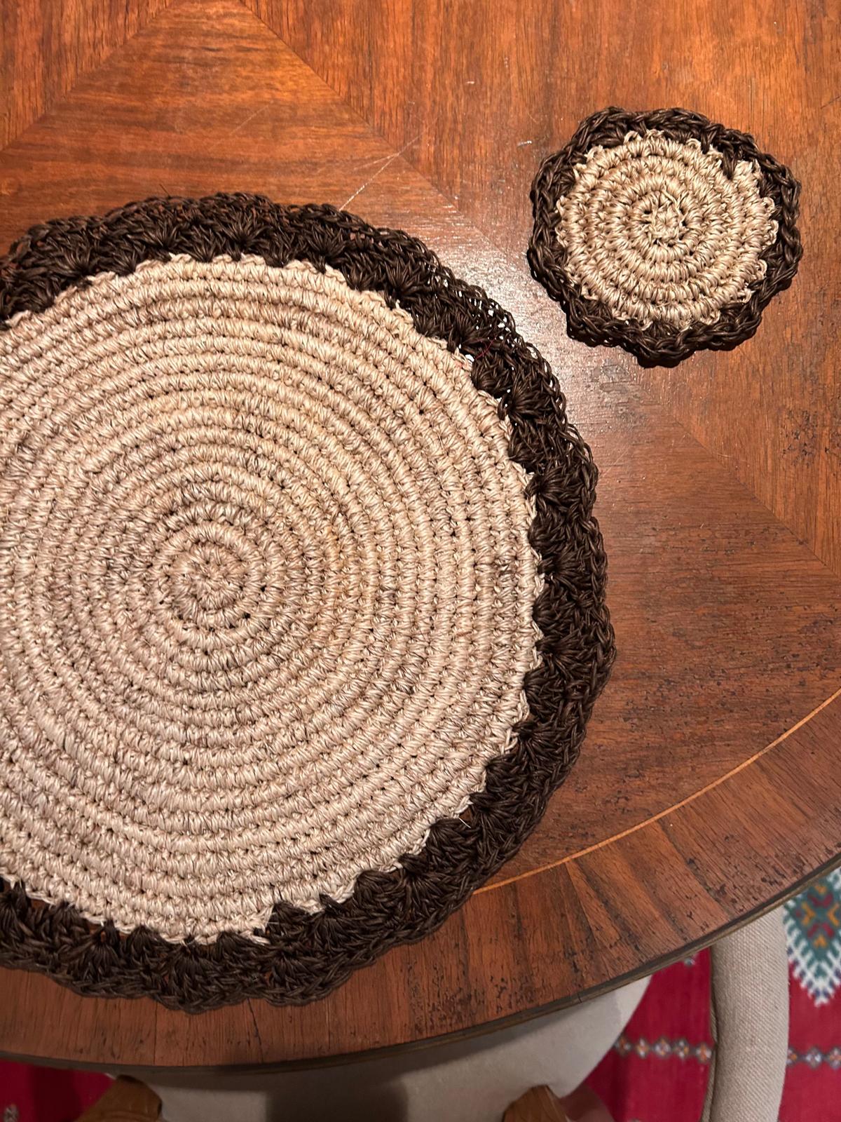 Set de 2 manteles individuales y posavasos festoneado en marrón