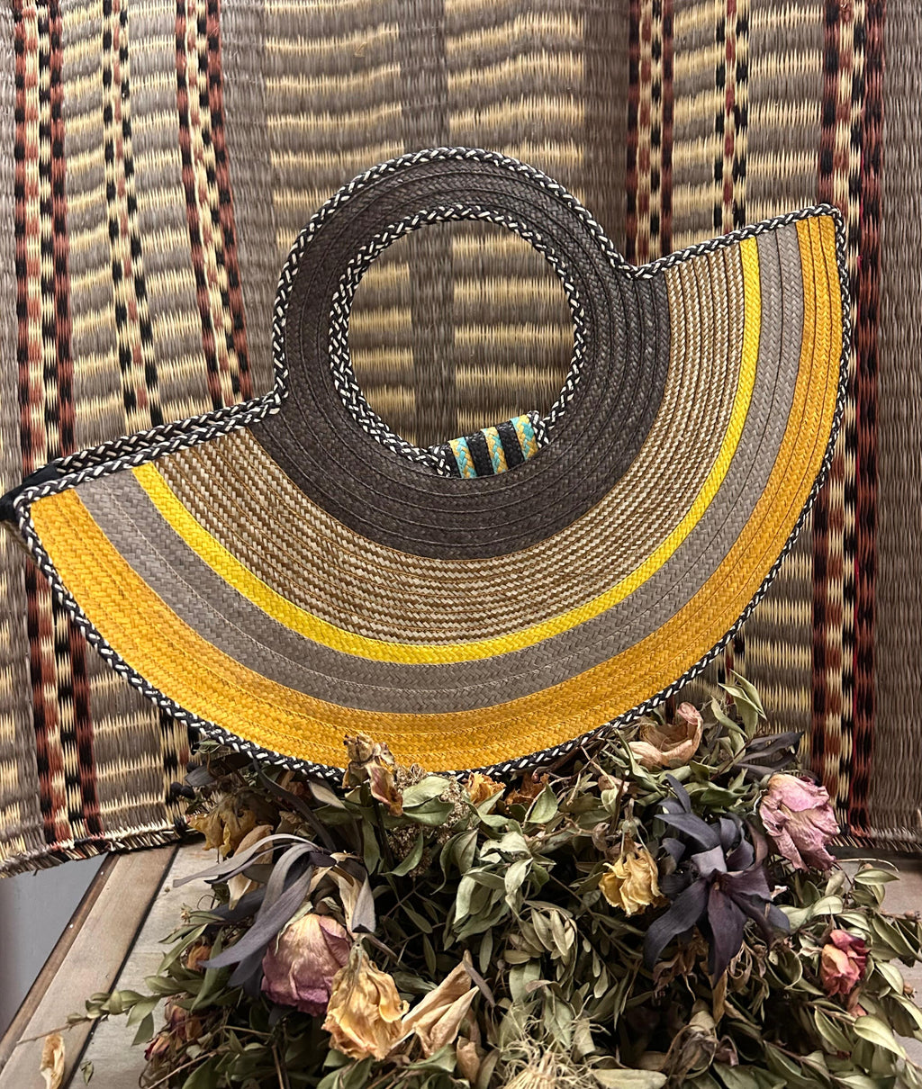 Bolso "Guatapé" fresón con asa tejida 02