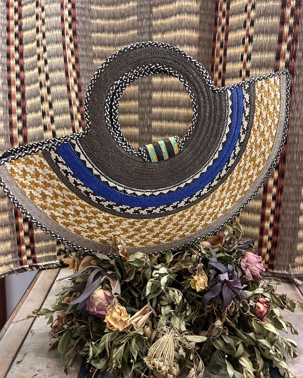 Bolso "Guatapé" fresón con asa tejida 06