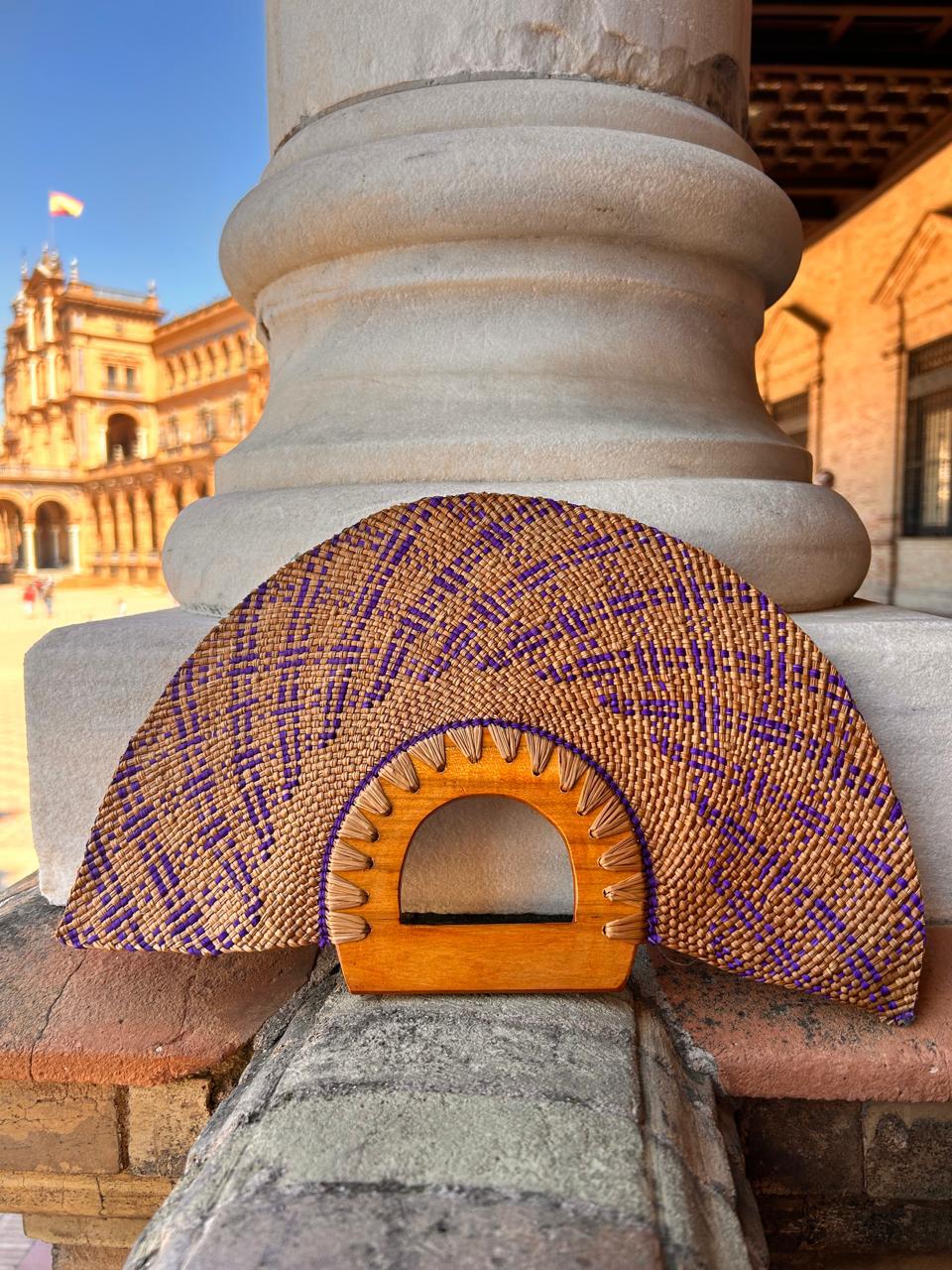 Abanico "Muiscas" arena y morado