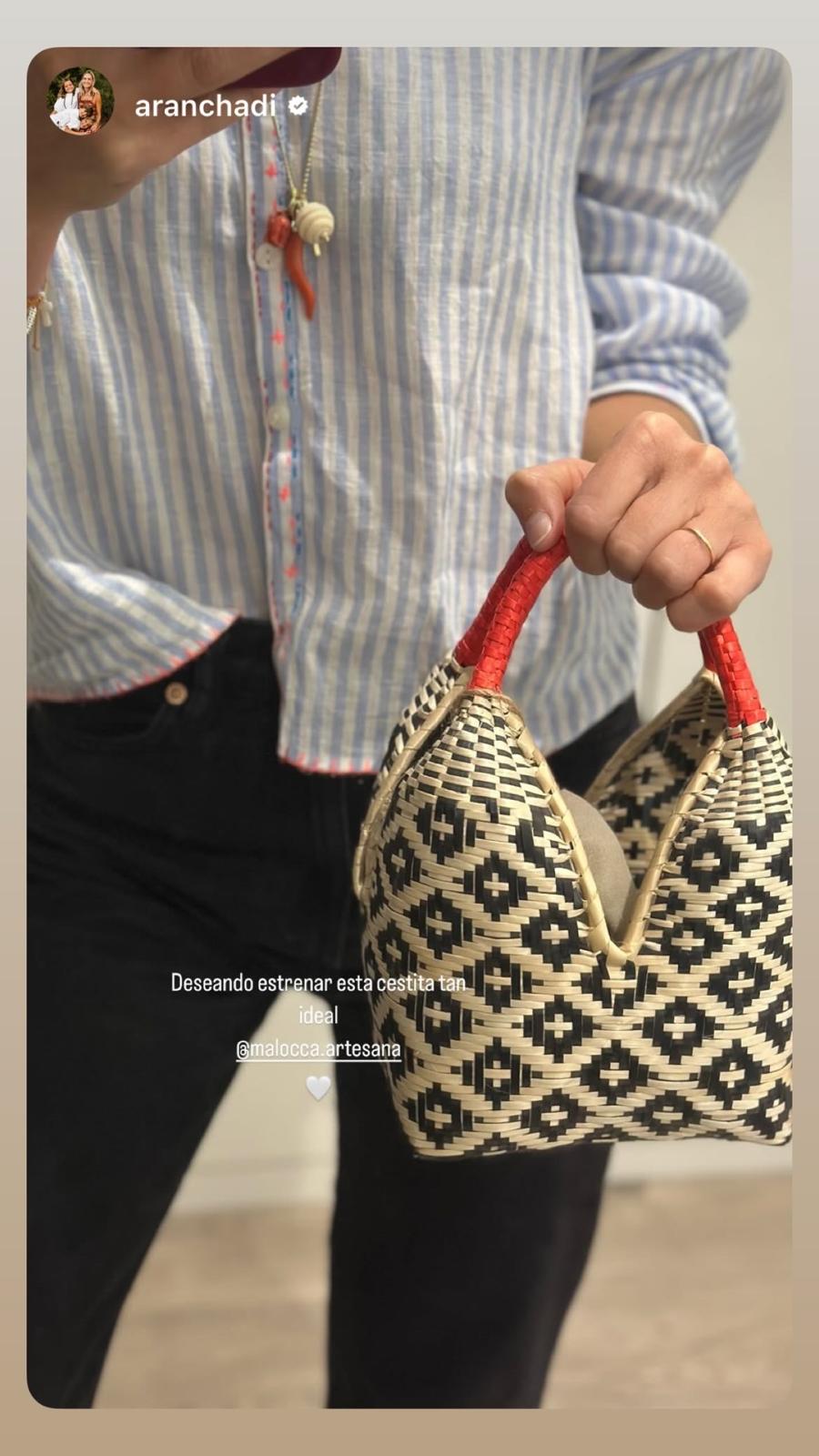Bolso "Brunita" negro con asa roja