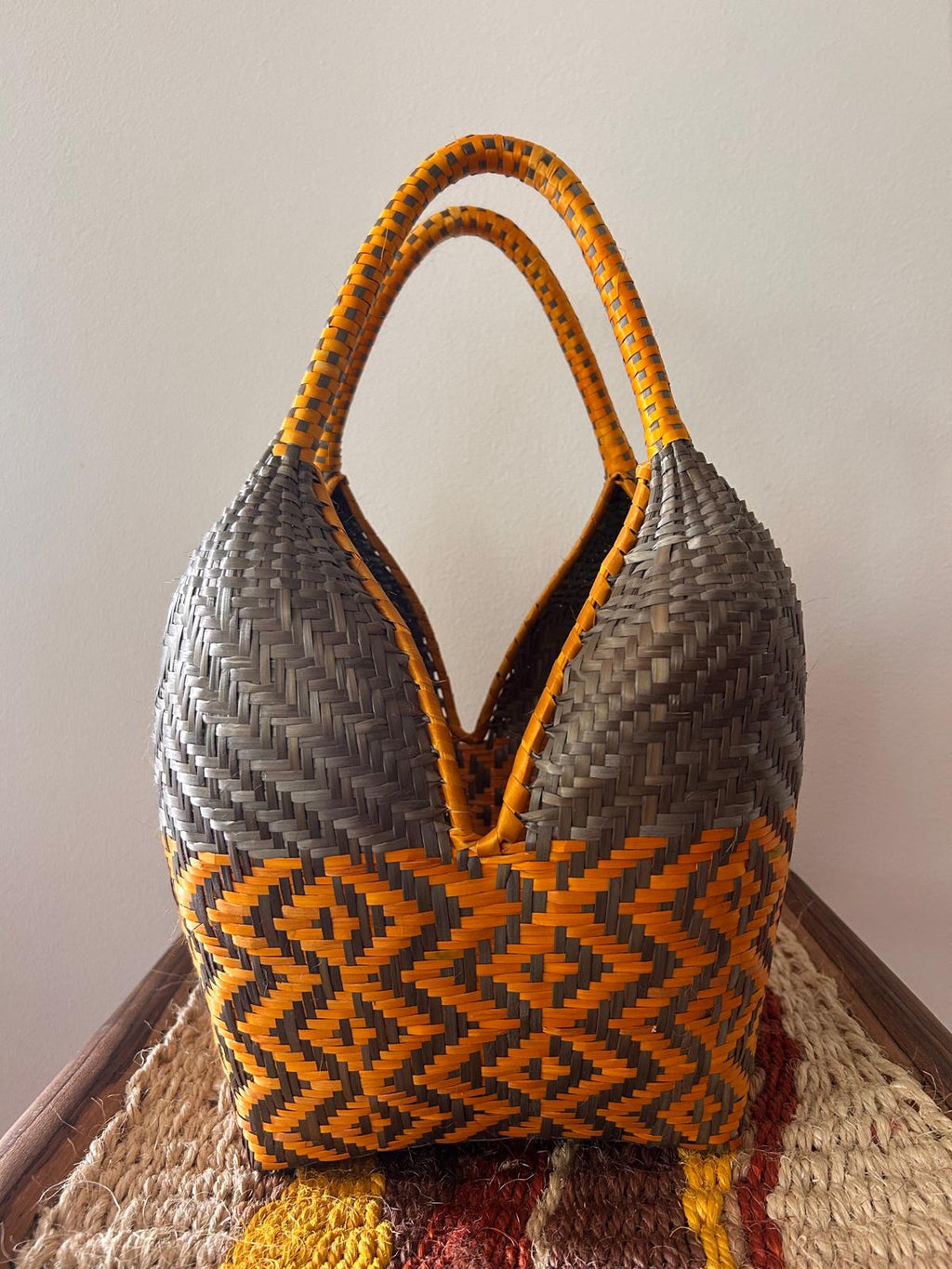 Bolso "Bruna" triángulos gris verdoso