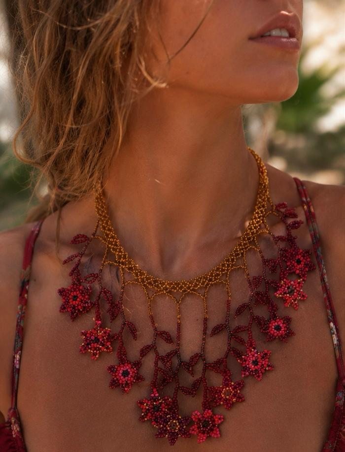Collar "Cascada de flores" rojo