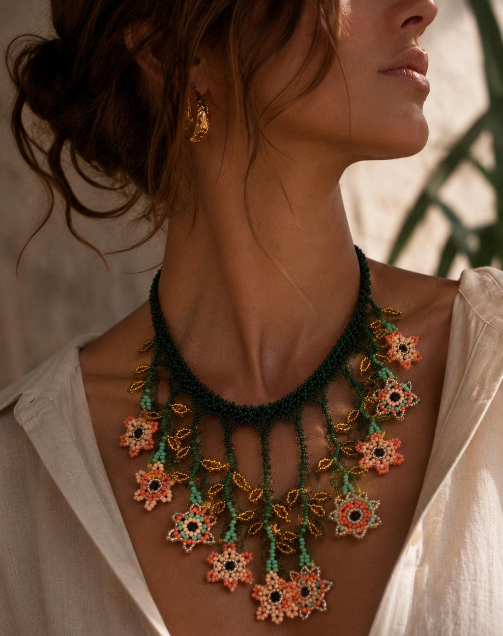 Collar "Cascada de flores" verde
