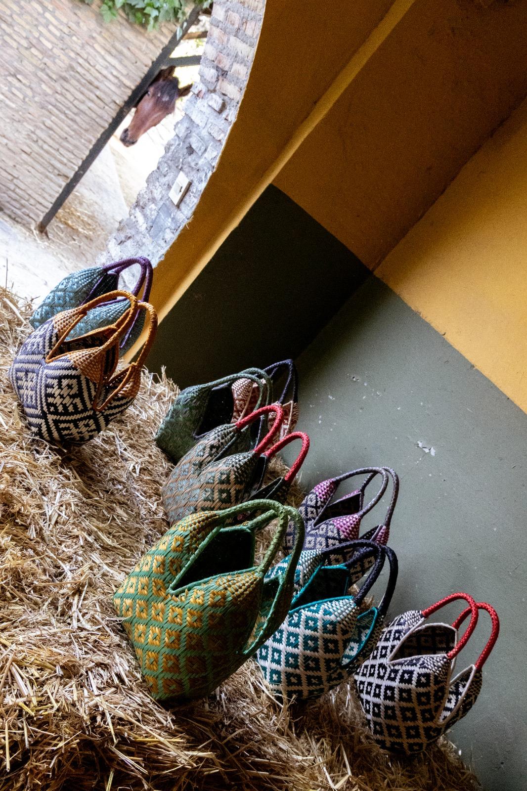 Bolso "Brunita" verde y celeste con asa lila