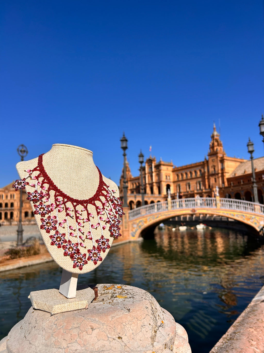 Collar "Cascada de flores" rosa & fucsia.