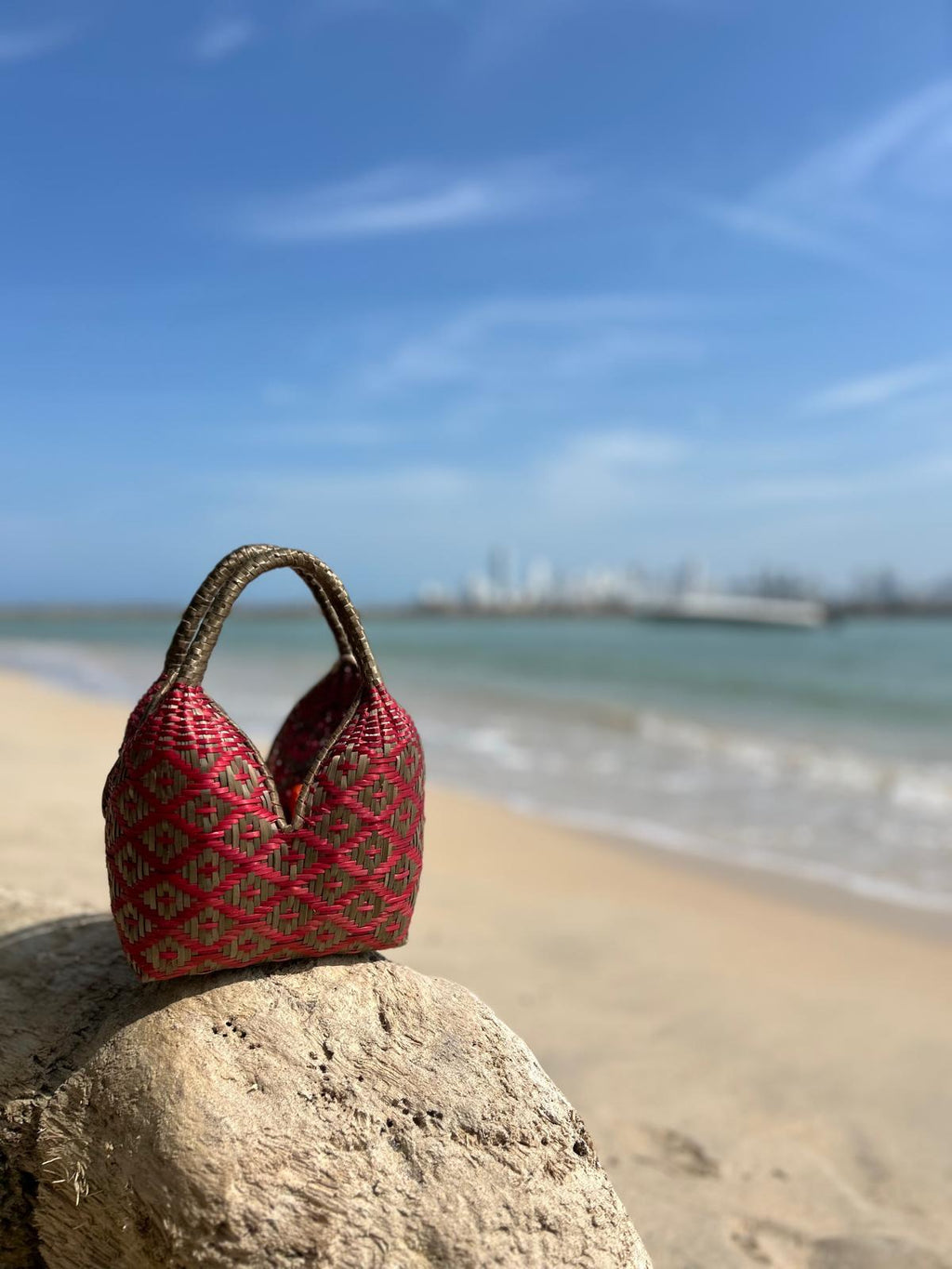 Bolso "Mini Brunita" triángulo rojo y marrón