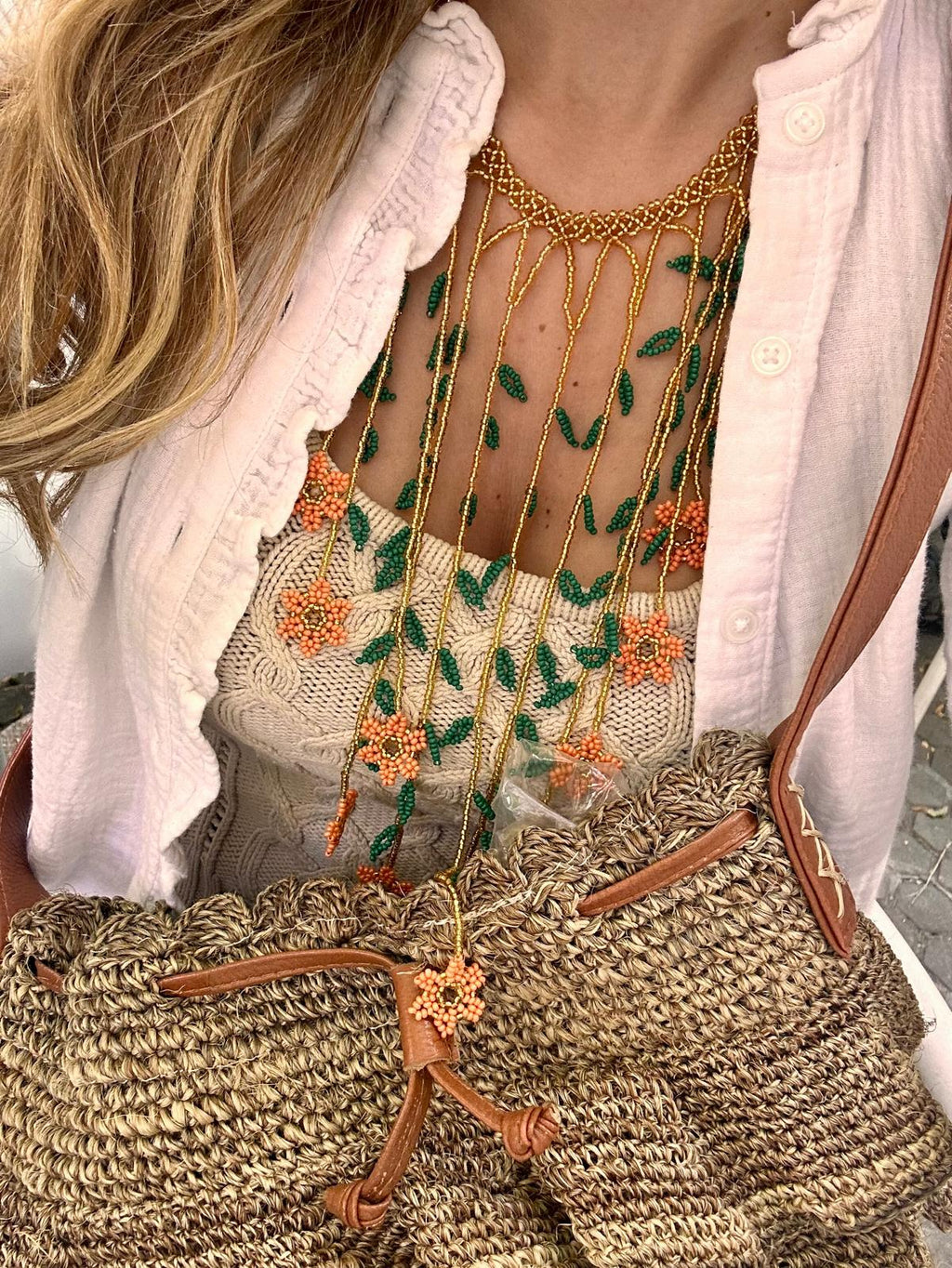 Collar maxi "Cascada de flores" coral