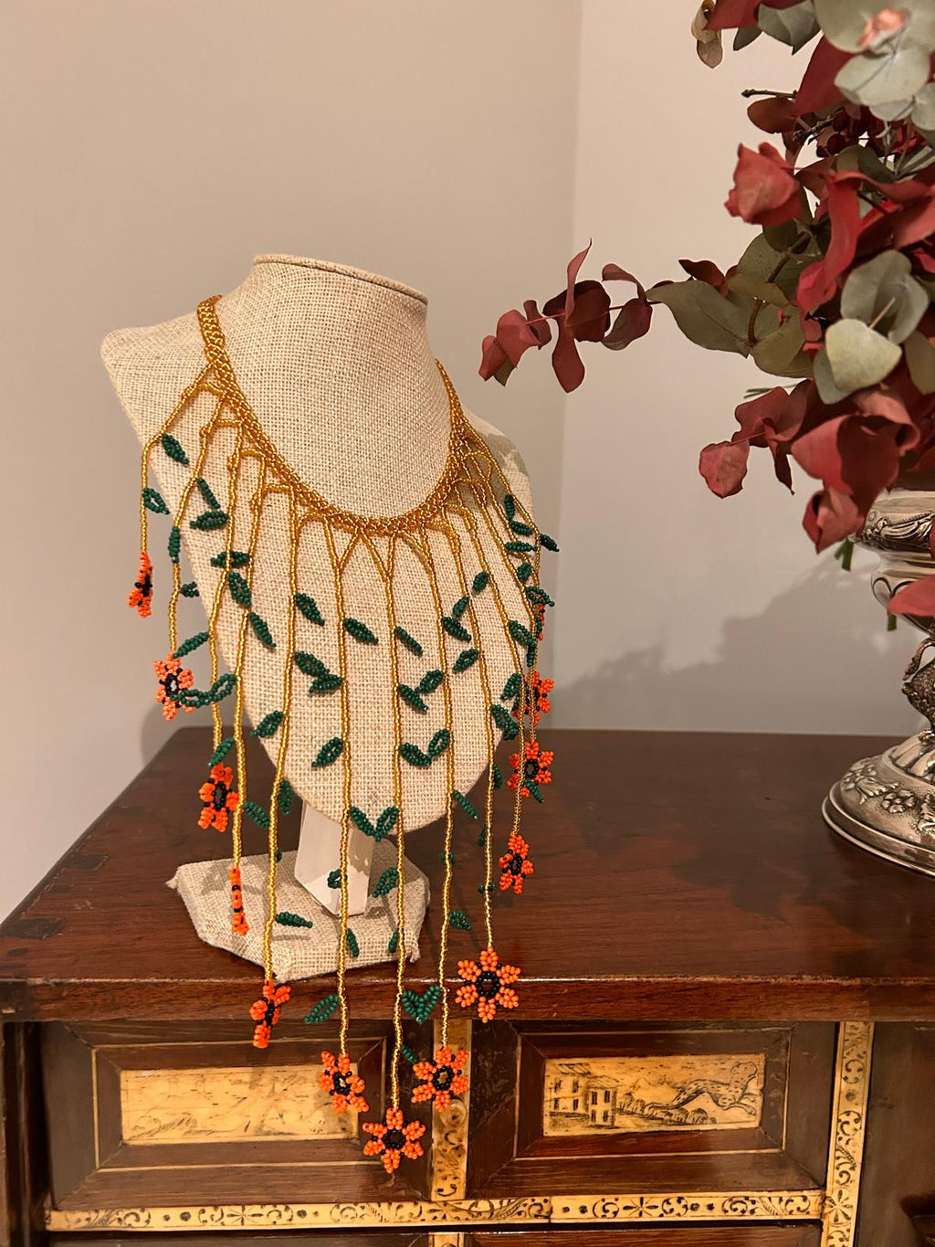 Collar maxi "Cascada de flores" coral