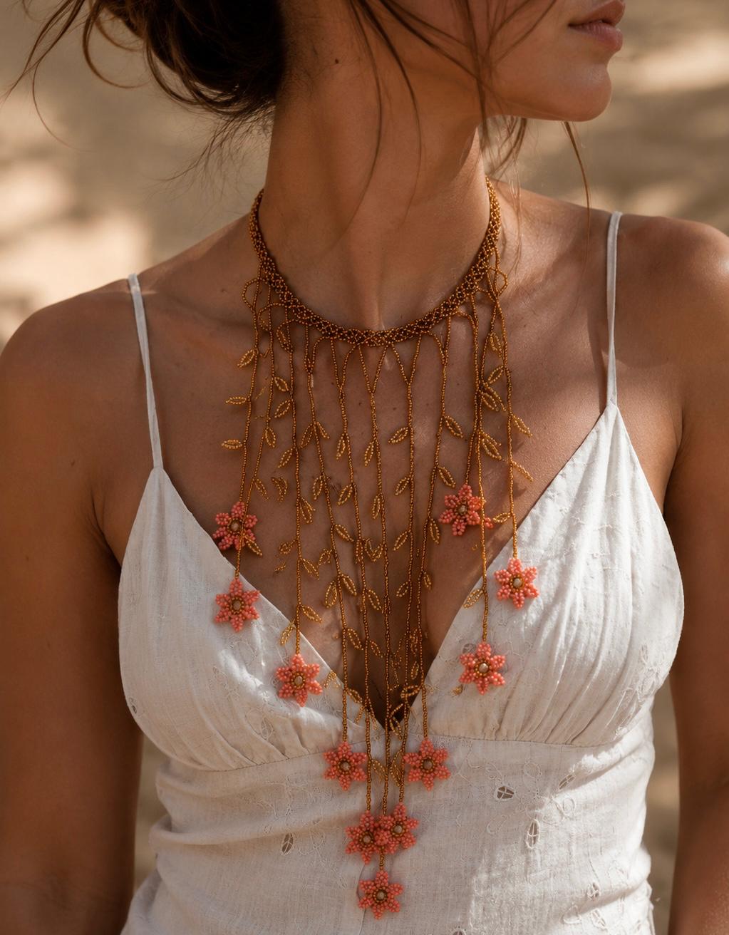 Collar maxi "Cascada de flores" coral