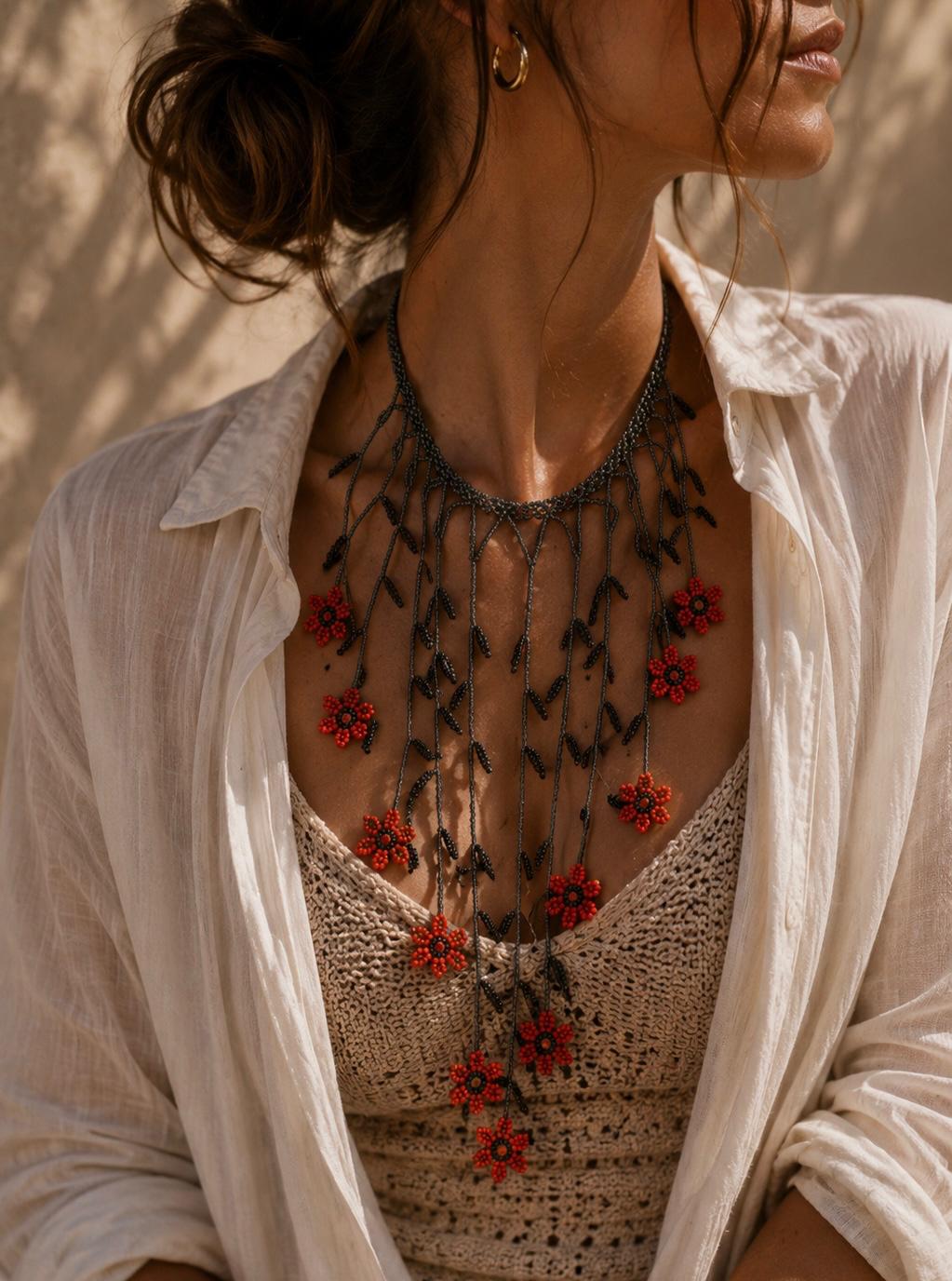 Collar maxi "Cascada de flores" negro y coral