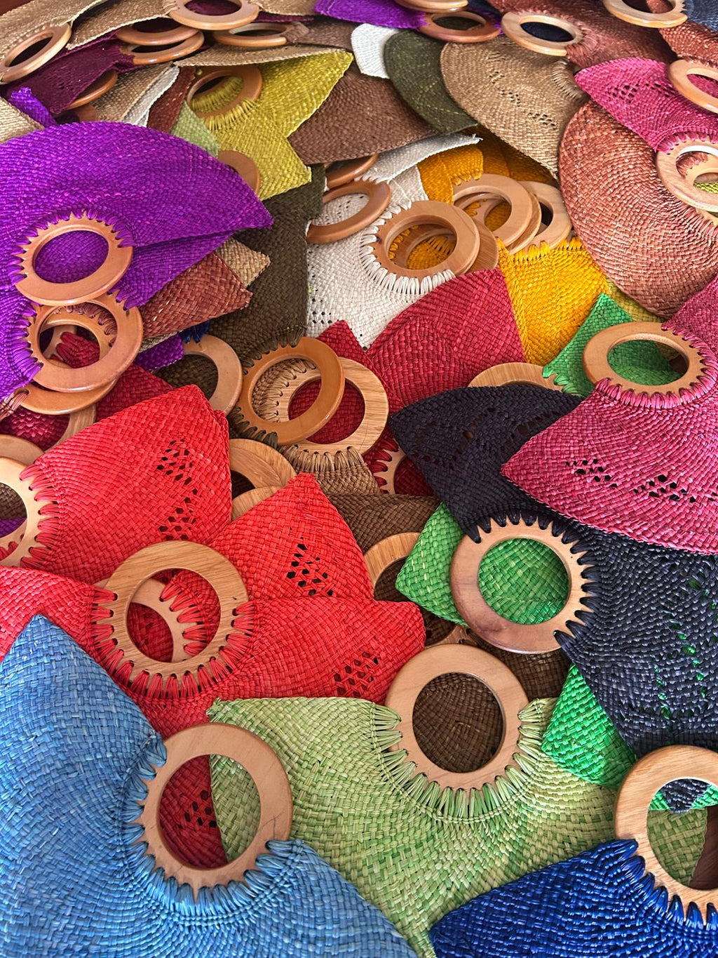 Abanico "Muiscas" rojo cenefa